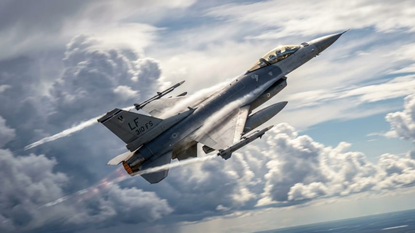 Caça a jato de alta performance com capacidade de manobra extrema em combate aéreo – Créditos: depositphotos.com / adameq2