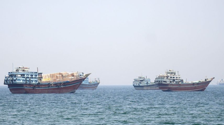 Embarcações no Estreito de Ormuz