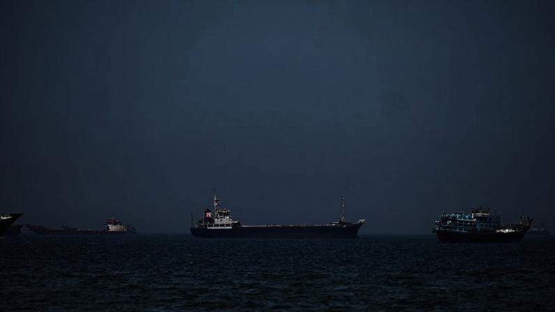 Embarcações no Estreito de Ormuz