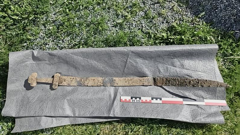 Espada da era Viking encontrada na Noruega