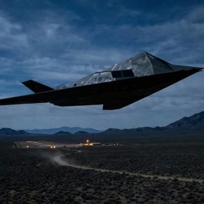 Primeiro avião de ataque furtivo usa formato em diamante para evitar detecção