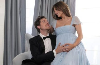 Barbara Palvin anuncia gravidez e brinca com ultrassom inusitado