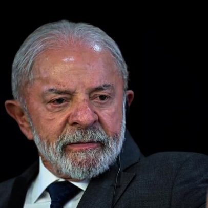 Lula anuncia programa para aliviar dívidas de famílias antes das eleições