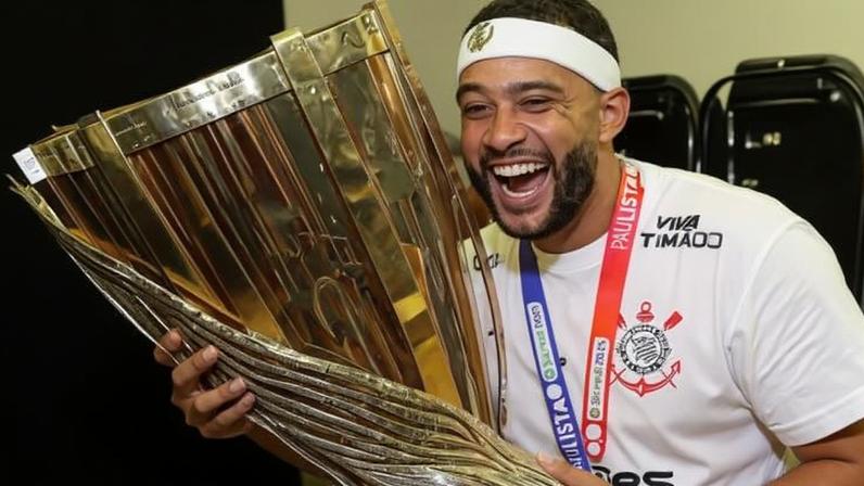 Corinthians e Atlético-MG se enfrentam em mais um grande duelo do Campeonato Brasileiro na tela da RECORD, neste domingo (24). Ao longo da história, os dois clubes construíram trajetórias marcantes no futebol brasileiro e acumularam diversas semelhanças dentro e fora de campo. Confira cinco coincidências entre os times: