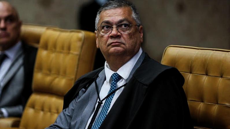 Para Dino, casos graves à luz da Constituição Federal devem ser punidos com a perda do cargo