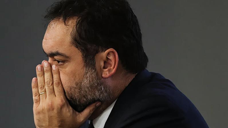 Cláudio Castro renunciou ao cargo em 23 de março para disputar uma vaga no Senado, mas acabou declarado inelegível pelo Tribunal Superior Eleitoral dias depois, por abuso de poder político e econômico nas eleições de 2022.