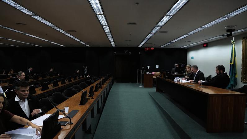 Conselho de Ética analisa 8 processos contra 15 parlamentares