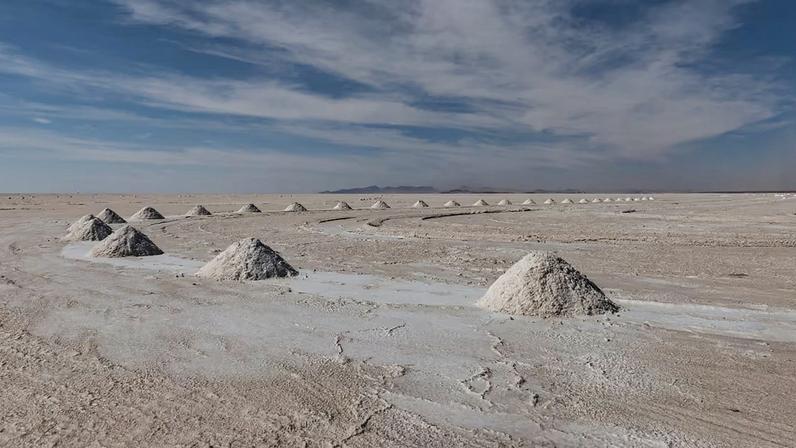 Superfície do Salar de Uyuni, maior deserto de sal do mundo (Foto: Marcelo Perez del Carpio/Bloomberg)