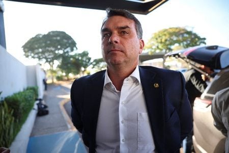 Flávio pediu dinheiro a Vorcaro para custear filme de Jair Bolsonaro