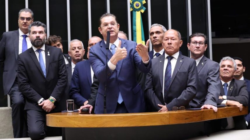 PL quer emplacar mudanças na jornada 6x1