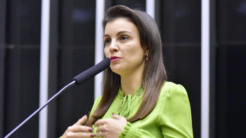 Proposta autoriza o governo a usar receitas extraordinárias de petróleo para reduzir impostos dos combustíveis temporariamente