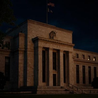 Ata do Fed mantém juros altos por mais tempo e expõe divisão sobre inflação