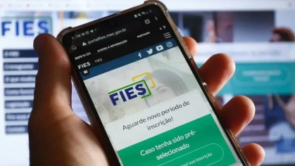 Criado em 2001, o Fies concede financiamento a estudantes de cursos de graduação em instituições de educação superior privadas.