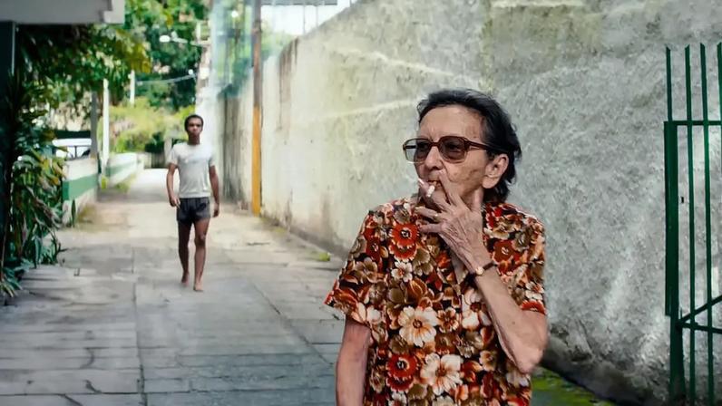 O AGENTE SECRETO - Tânia Maria como Sebastiana: idosa rouba a cena no filme (Cinemascópio/.)