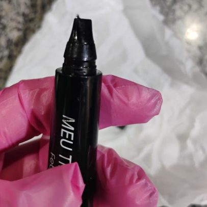 Mulher é presa após perfurar rosto de funcionária de spa com lápis em Niterói