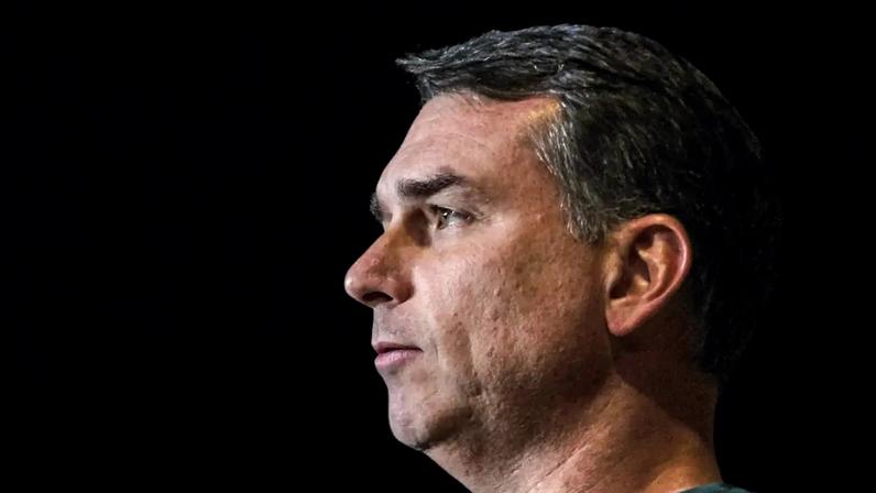 “Apesar de você ter dado a liberdade, Daniel, de a gente te cobrar, eu fico sem graça de ficar te cobrando, tá? Mas, enfim, é porque tá num momento muito decisivo aqui do filme e como tem muita parcela pra trás, cara, tá todo mundo tenso e fico preocupado com o efeito ao contrário do que a gente sonhou pro filme, né?” (Vitor Souza/AFP)
