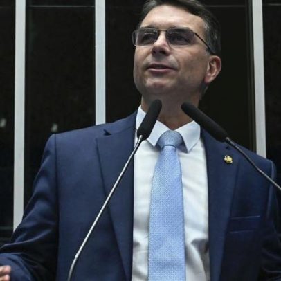Flávio Bolsonaro prepara resposta sobre conversa com Daniel Vorcaro
