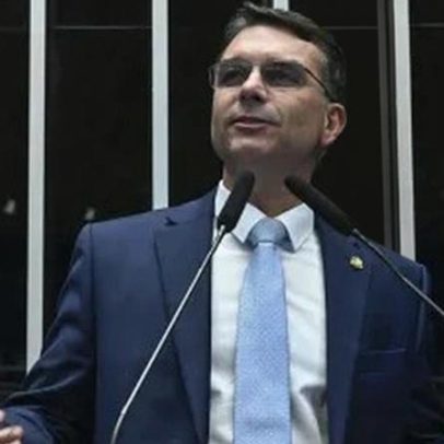 Flávio busca apoio de empresários para defender candidatura durante crise
