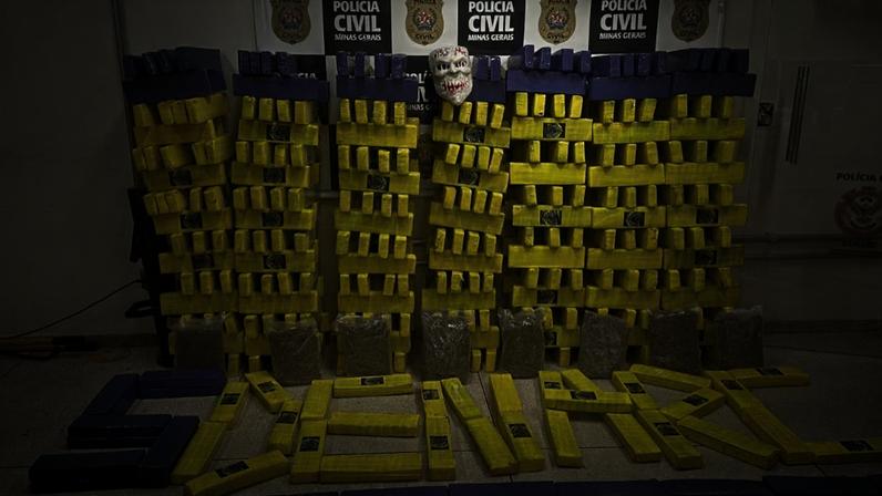 350 barras de maconha e dois kg de skunk apreendidos pela Polícia Civil