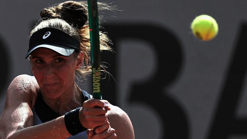 A brasileira Bia Haddad Maia perdeu de virada para a britânica Francesca Jones na primeira rodada do torneio de Roland Garros