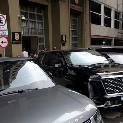Carros de luxo de Deolane são apreendidos em operação contra PCC