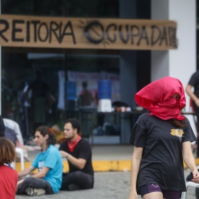 USP não descarta acionar Justiça para prédio invadido, aposta em desmobilização
