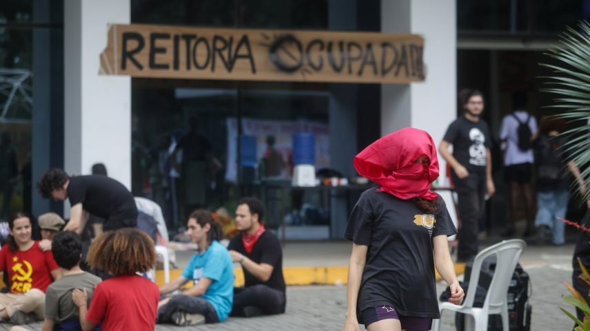 Estudantes da USP em greve invadiram prédio da reitoria na última quinta-feira