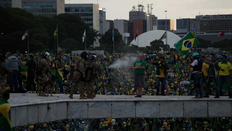 Manifestantes bolsonaristas invadem o Congresso Nacional na cidade de Brasília, no dia 8 de janeiro de 2023 (Foto: MATHEUS W ALVES/FUTURA PRESS/FUTURA PRESS/ESTADÃO CONTEÚDO)