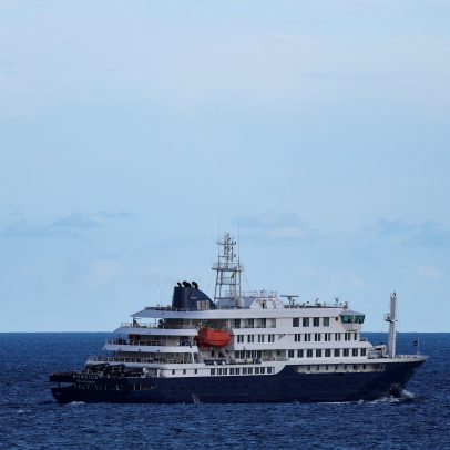 Presidente da Espanha vai reunir-se com diretor da OMS após evacuação de navio