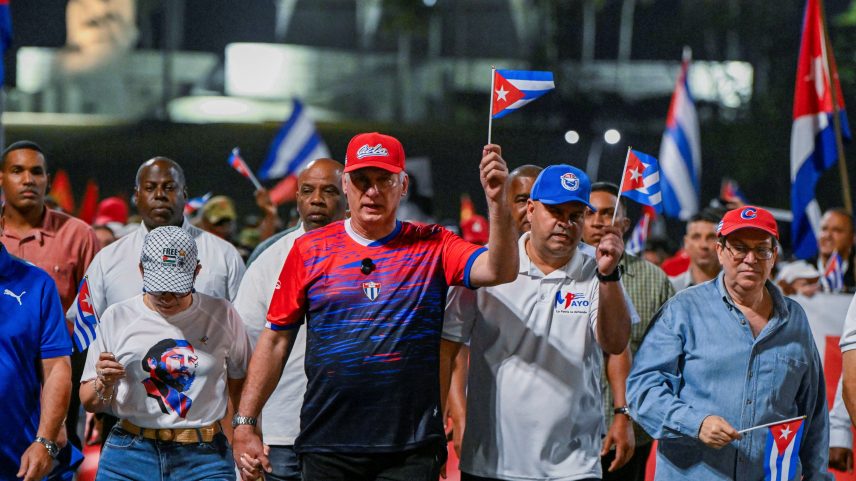 Manifestações do Dia do Trabalho em diversas cidades tiveram como tema a defesa da soberania nacional