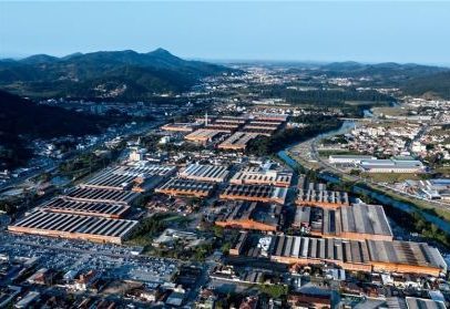 Confiança da indústria sobe, mas pessimismo persiste há 17 meses