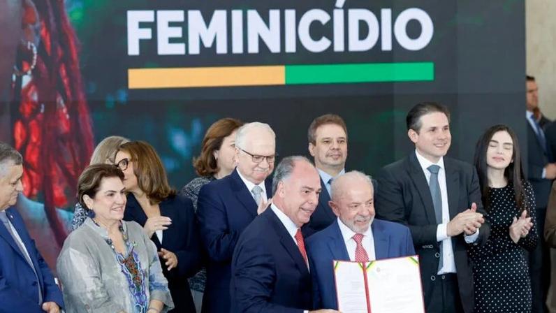 Decretos ampliam a proteção de mulheres no ambiente digital