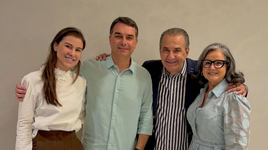 Fernanda e Flávio Bolsonaro ao lado de Silas e Elizete Malafaia