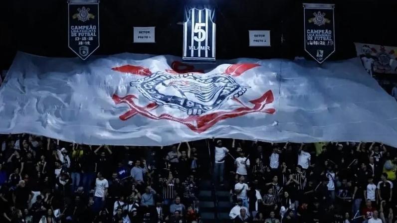 Fiel Torcida no jogo 2 da semifinal do NBB contra o Pinheiros (Foto: Beto Miller / Corinthians)