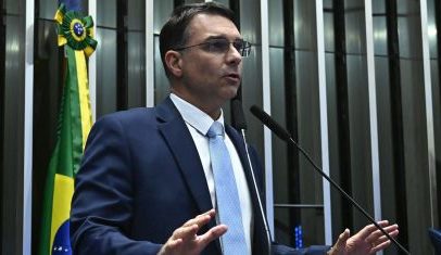 Adversários vão explorar intimidade de Flávio com Vorcaro, irmão