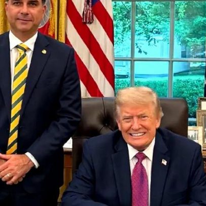 Foto e ato falho de Flávio Bolsonaro com Trump aumentam desgaste político