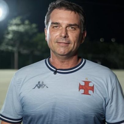 Flávio Bolsonaro compara gols de pelada à vitória eleitoral