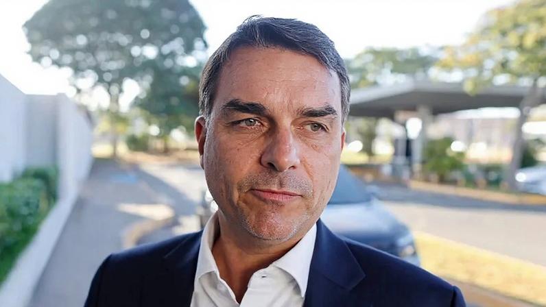 Senador afirmou que pediu para Trump classificar facções brasileiras como "terroristas"