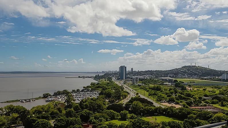 Orla do rio Guaíba em Porto Alegre, capital Gaúcha.
