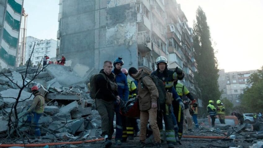 Zelensky afirmou que Moscou lançou 1.560 drones desde a 4ª feira contra prédios em Kiev