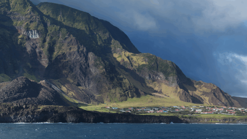 Na imagem, Tristão da Cunha, ilha localizada entre África do Sul e América do Sul