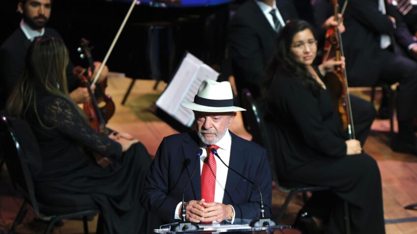 Lula afirma ter virado especialista em criar consumidores para a indústria