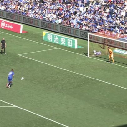 Ryogoyamasaki marca pênalti em confronto V-Varen Nagasaki x Vissel Kobe