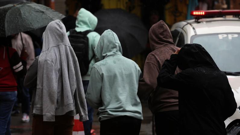 A Defesa Civil mantém a cidade em estado de atenção para baixas temperaturas e chuvas
