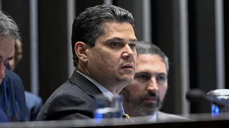 Alcolumbre ainda não deu pistas sobre calendário de análise da PEC
