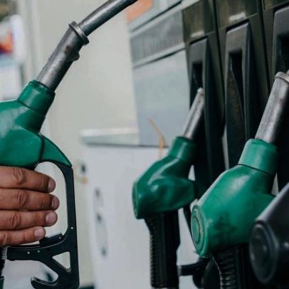 Petrobras eleva gasolina em R$ 0,04 para distribuidoras após subvenção