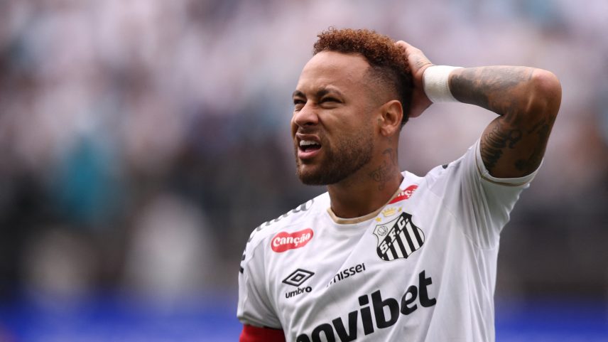 Neymar faz partida apagada e decepciona um dia antes da convocação da Copa do Mundo