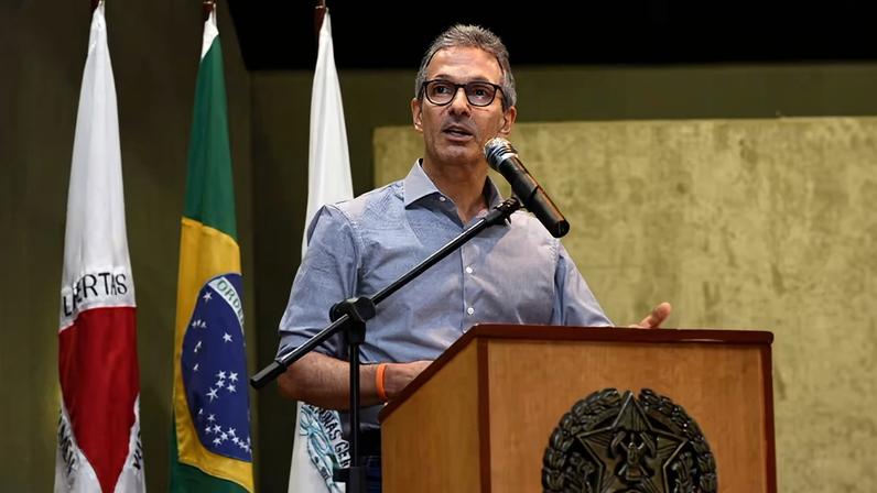 Zema é pré-candidato ao Planalto e rompeu com Flávio Bolsonaro