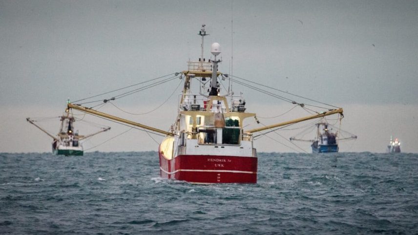 Arrasto de fundo europeu custa bilhões por ano em impactos climáticos, estudo