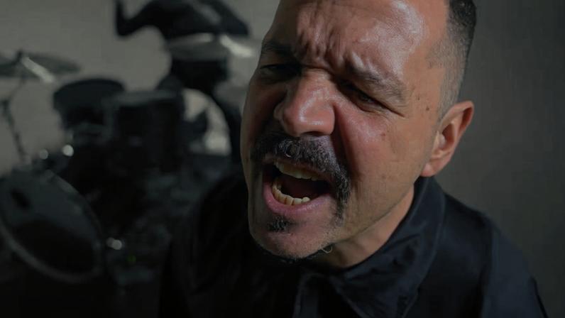 Em “Lost Again”, a Trompas leva para o vídeo a mesma densidade que aparece nos riffs e na letra